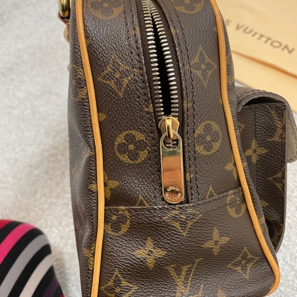 LOUIS VUITTON Monogram Manhattan PM - Picture 12 of 15